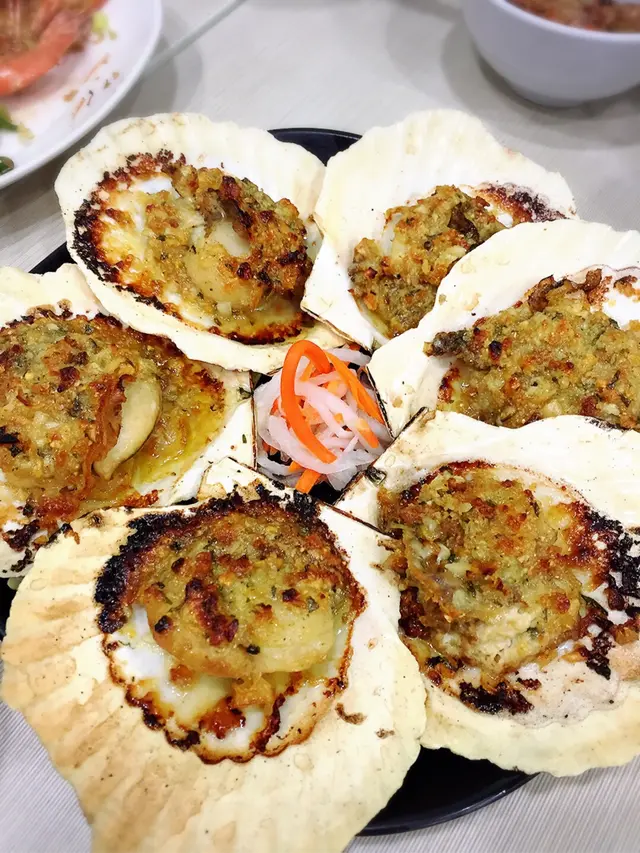 牛油蒜蓉焗帶子