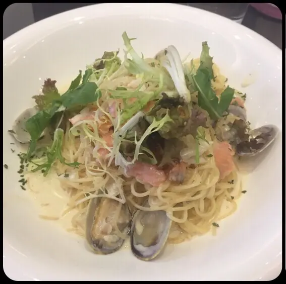 煙三文魚蜆肉天使麵