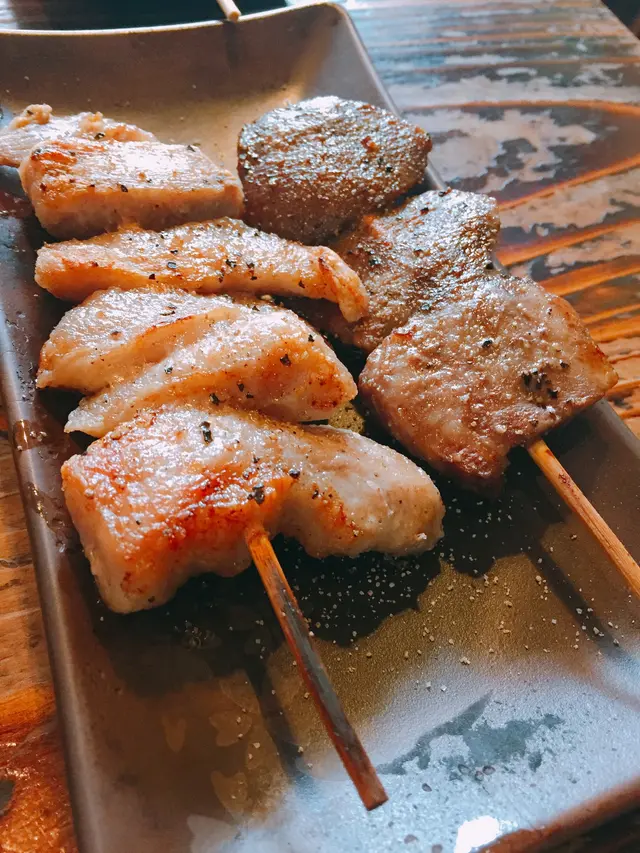 燒豬頸肉 $22 燒牛舌$26