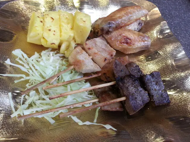 鹽燒牛舌、鹽燒黑豚肉串、鹽燒雞中翼、烤有機菠蘿