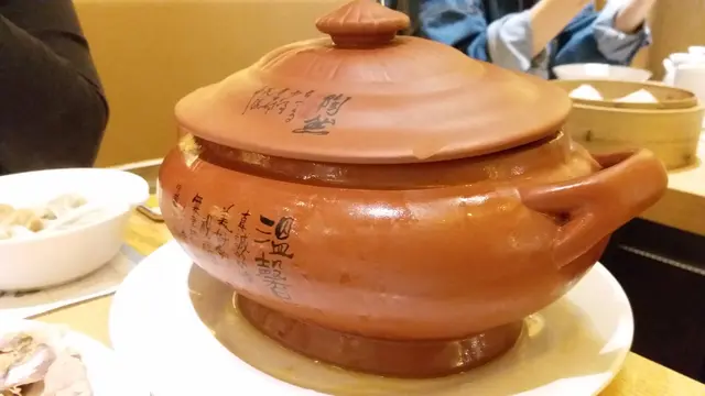 花旗蔘螺頭燉雲吞雞湯