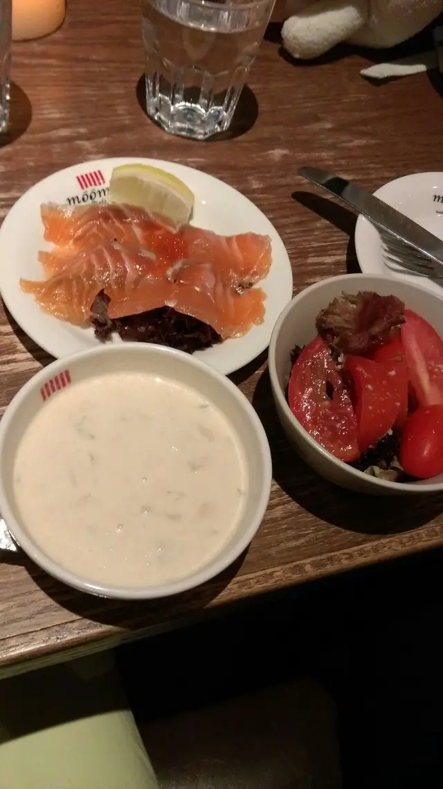 三文魚牛奶湯, 沙律 and 煙三文魚 