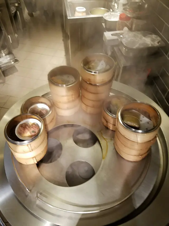 選擇不太多，但味道也不錯，和一般茶樓一樣就蝦餃燒賣珍珠雞粉果，fill貨慢，pass