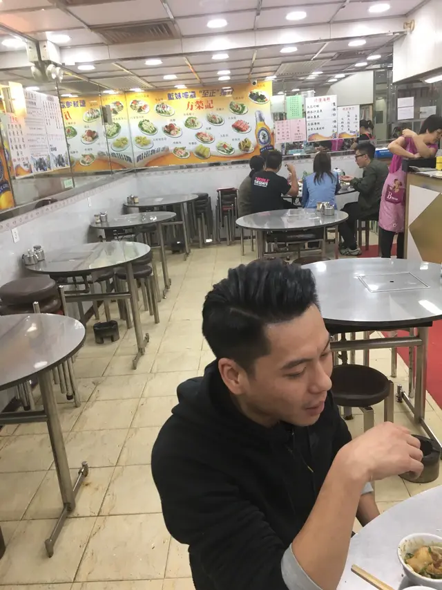 尋晚涼涼地係打邊爐嘅好日 都拍晒烏蠅