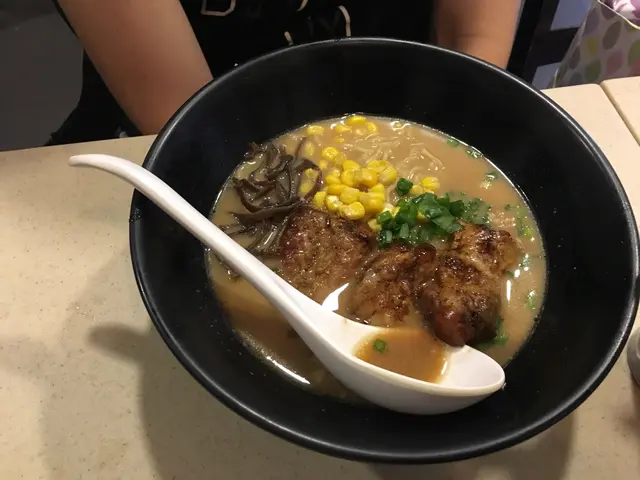 招牌豬軟骨拉麵