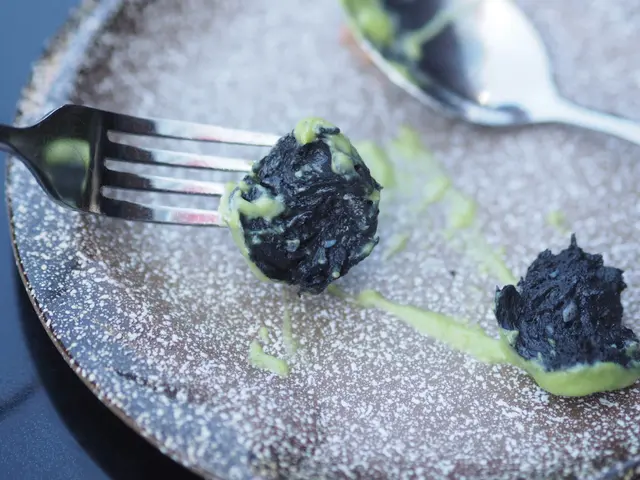 青咖喱手打黑墨丸拼薄餅