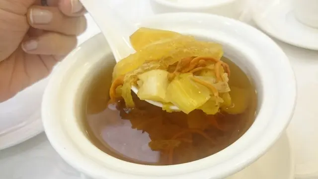 竹笙百合北蟲草燉湯