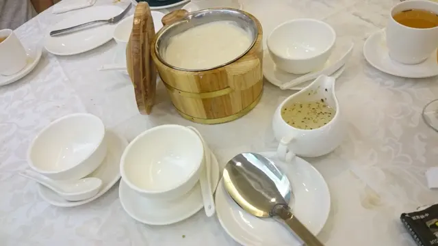 木桶豆腐花配桂花蜜糖