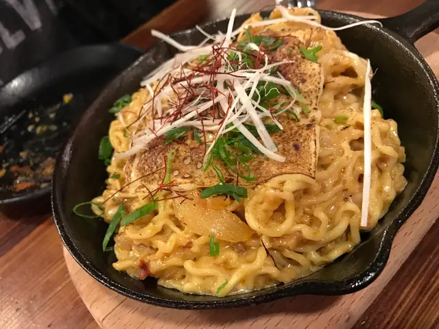 麻辣鐵板芝士公仔麵