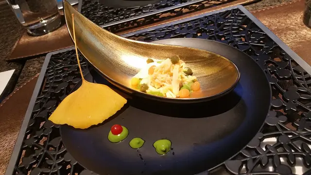 ズワイガニと湯葉こんにゃくの和え物
