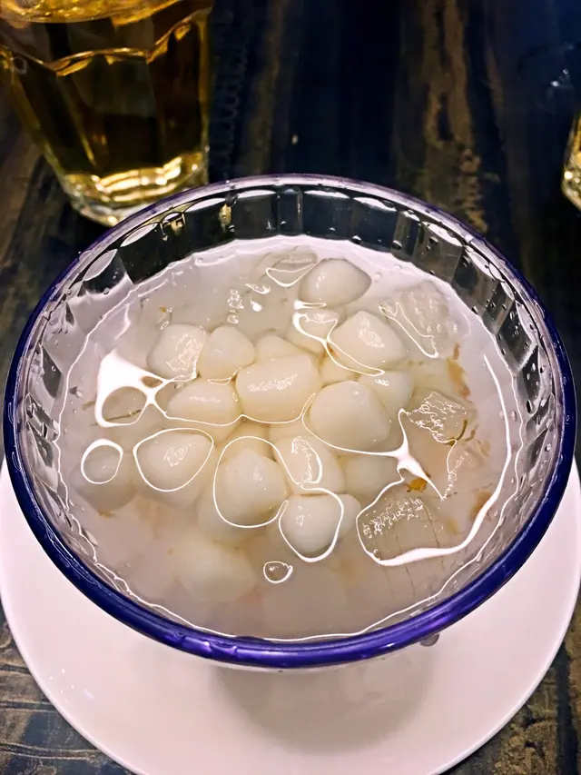 凍食既桂花酒釀丸子，個人覺得凍既酒糟酸味淡D，好味過熱食，呢個 甜品仲加左蘆薈，比平時個D酒釀丸子更加鮮甜。