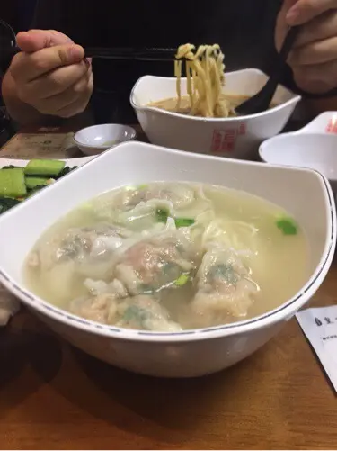 水餃皮都幾煙煙韌韌，有啲似魚皮餃嘅皮，幾特別下