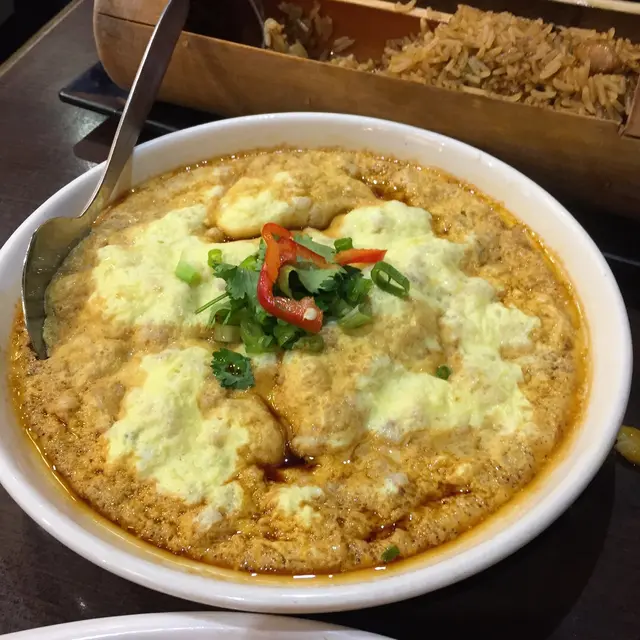 咸蛋雞蛋啄豬肉