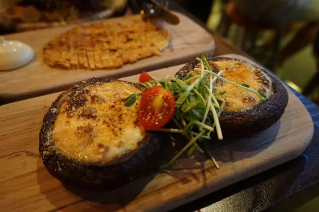 白汁烤焗大磨菇