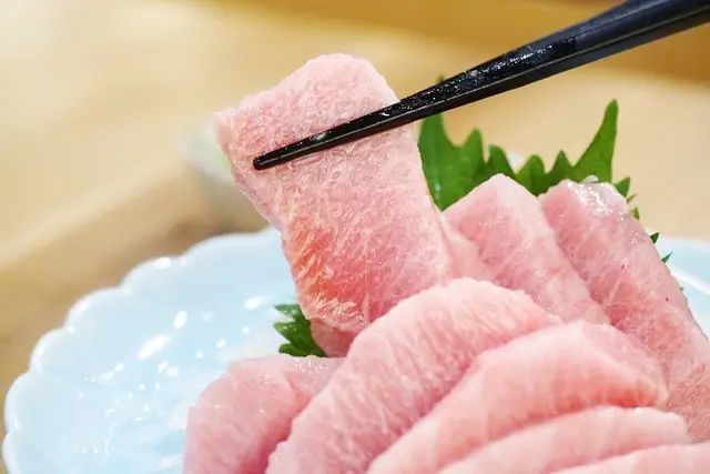 佈滿油花的大拖羅