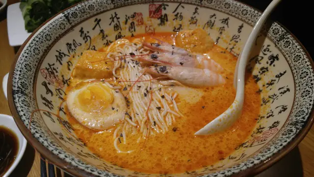 賣相、口感、味道都唔合格，麵過了火搞到面心有啲泡；為了要蝦殼硬，放棄用水煮，搞到蝦肉霉晒；豆卜用清水煮，放入啲喇沙湯都完全冇味； 湯係後加，麵煮完之後過了水，變得無法再吸湯的味道，又變成無味。 綜合一句 各自各發揮所長