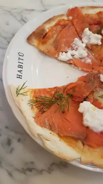 Salmon pizza