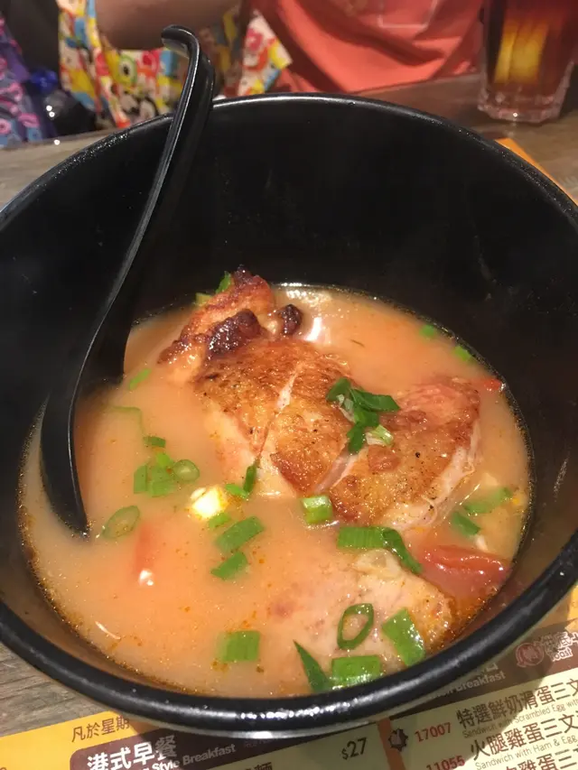 雞扒餐肉麵蕃茄湯底