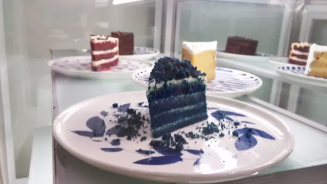 櫃枱旁邊放了蛋糕