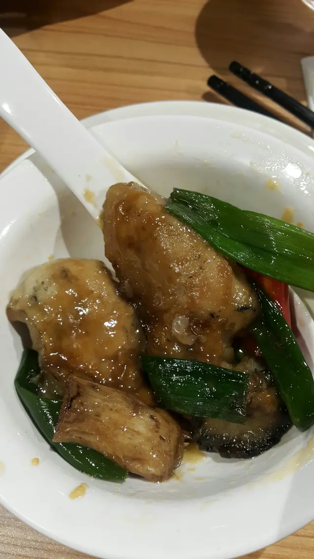 隻蠔大過匙羹，薑蔥味重夠鑊氣