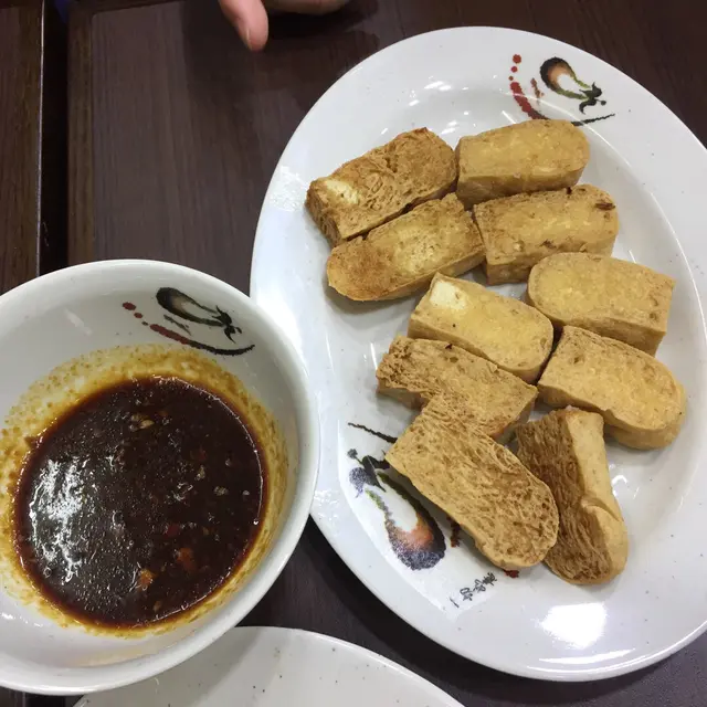 蒜泥汁脆皮豆腐