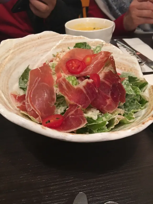 西班牙火腿凱薩沙拉