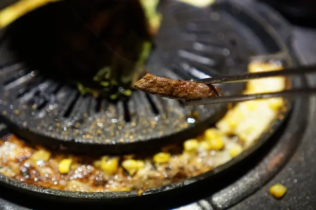 肉脂相間的關係牛香與油花並存,味道都不錯。