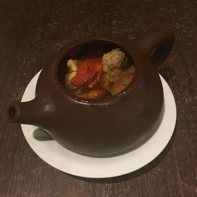 鮮鮑魚黨蔘燉土雞