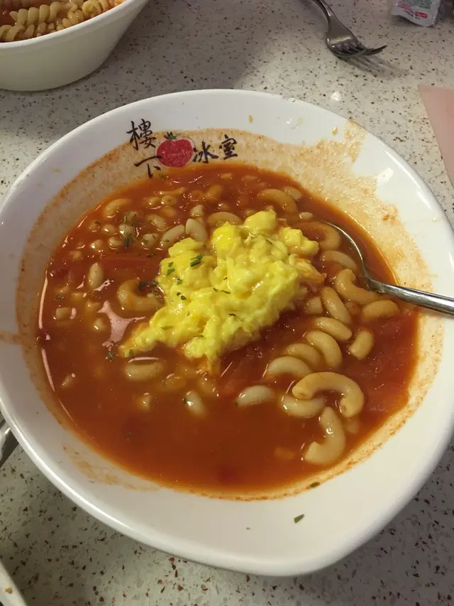 蕃茄濃湯滑蛋通粉