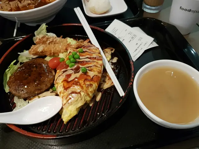 鐵板和牛吉列蝦蛋包飯