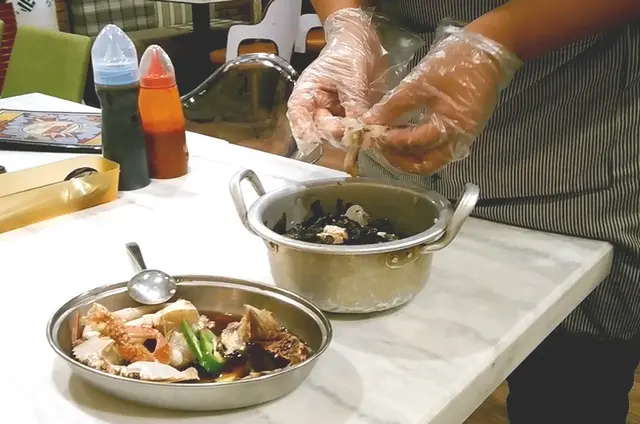 飛機醬缸醃蟹跟紫菜麻油伴飯