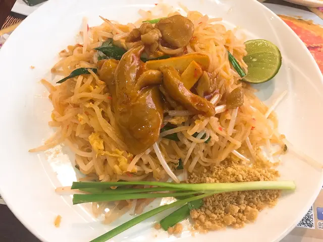 泰色雞肉炒金邊粉