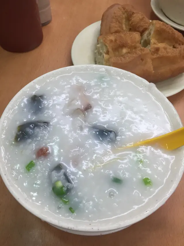 皮蛋魚片粥