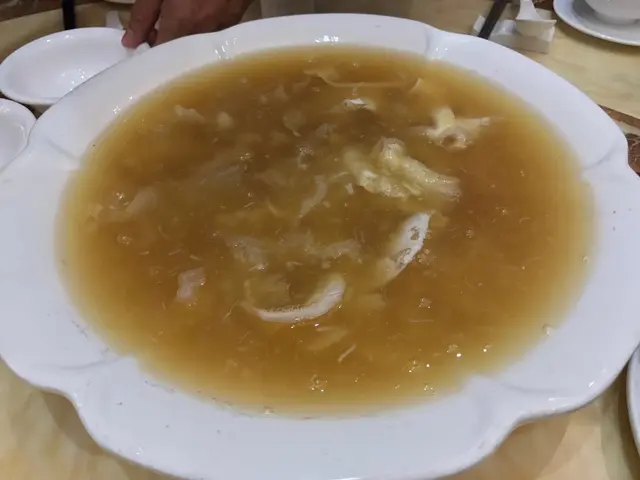 生拆蟹肉扒金山勾翅