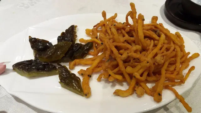 冰梅涼瓜拚椒鹽蟲草花