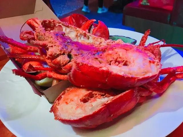 原隻燒龍蝦