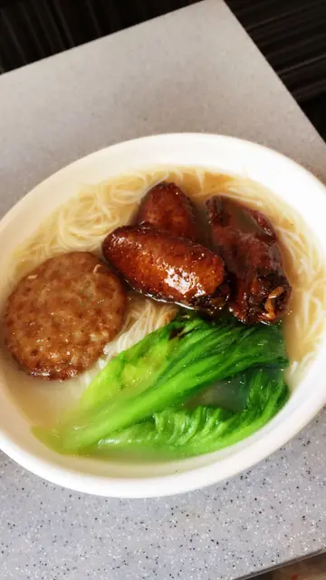 豉油雞翼漢堡米粉