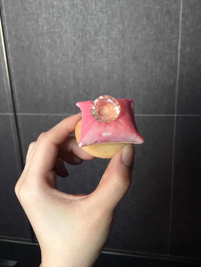 開心果櫻桃慕絲蛋糕