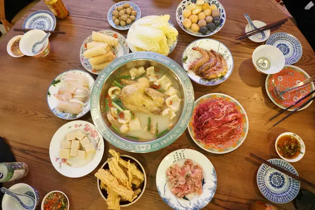 大家圍爐拍食照,這是2017的流行文化。