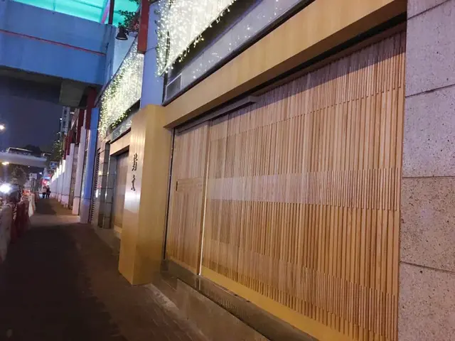 眼大得濟,係見唔到個門口XD