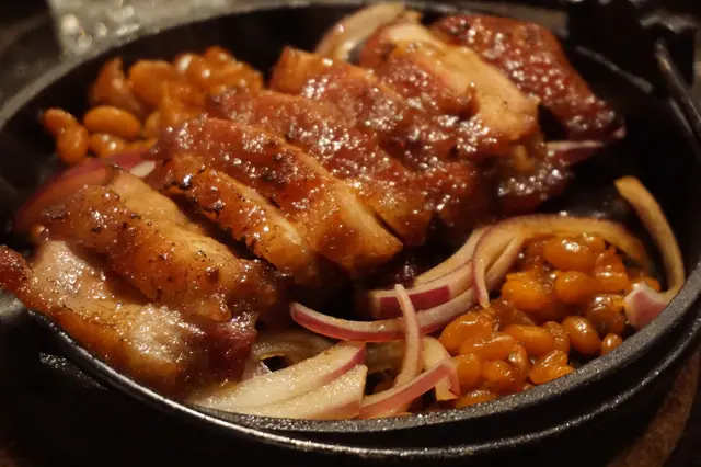 油潤不帶乾柴,肉香濃厚,軟稔有致,還帶點點蜜香。