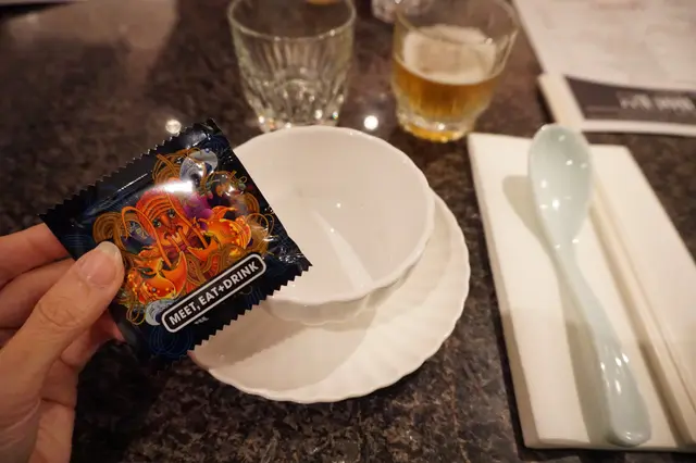 龍麵館的店風似曾相識,當看到桌上濕巾設計後便恍然大悟了,原來龍麵館正是飲茶的姊妹店