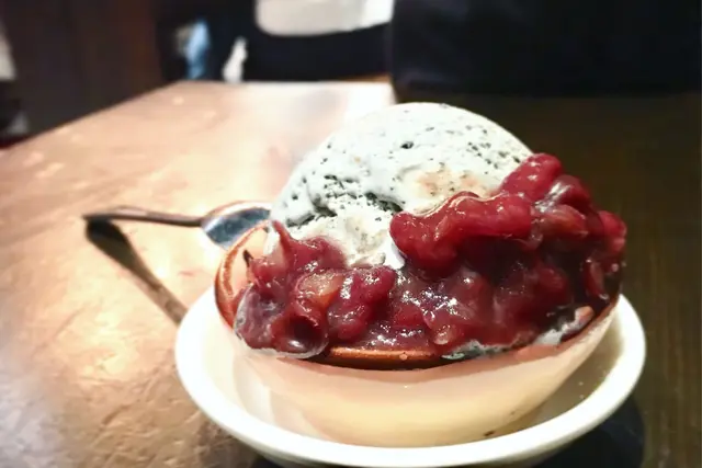 芝麻雪糕不算香濃, 不配紅豆還可以 紅豆甜味蓋過芝麻