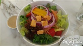 三文魚沙律 - 紅磡的茶木‧台式休閒餐廳