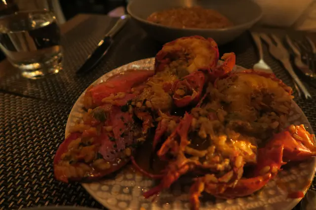 原隻龍蝦西班牙飯