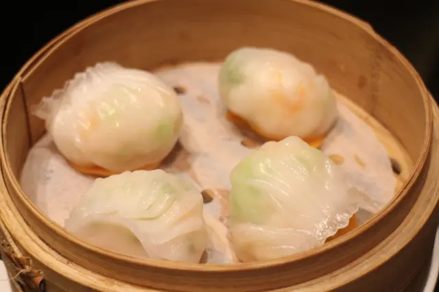 雙筍蝦餃皇 (Steamed Shrimp Dumplings with Bamboo Shoots and Asparagus)