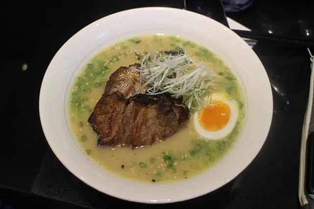 厚切叉燒拉麵豬骨湯