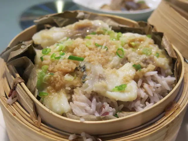 荷香蒜蓉海斑片原籠蒸鴛鴦飯