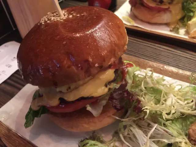 經典夏威夷漢堡配雞翼