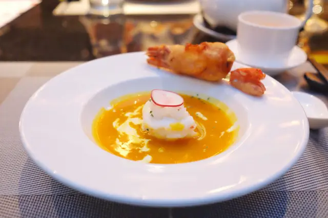 忌廉南瓜三色藜麥花竹蝦湯